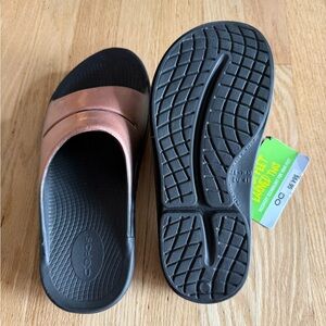 Oofos rose gold metallic Slide Sandals